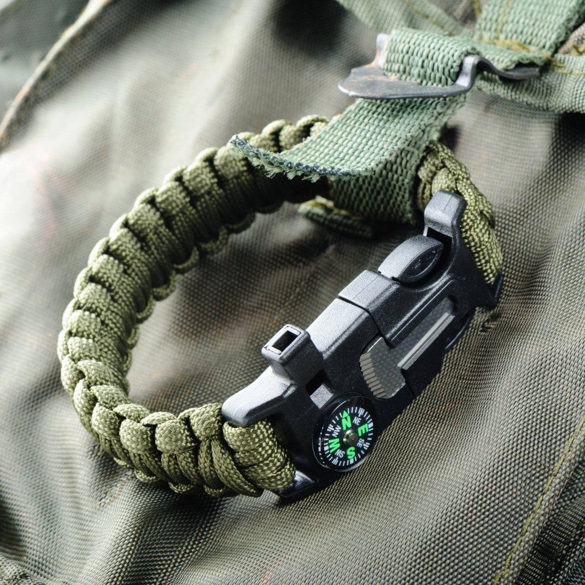 Bracelet de survie robuste en paracorde avec boussole intégrée | Montelac - Montelac